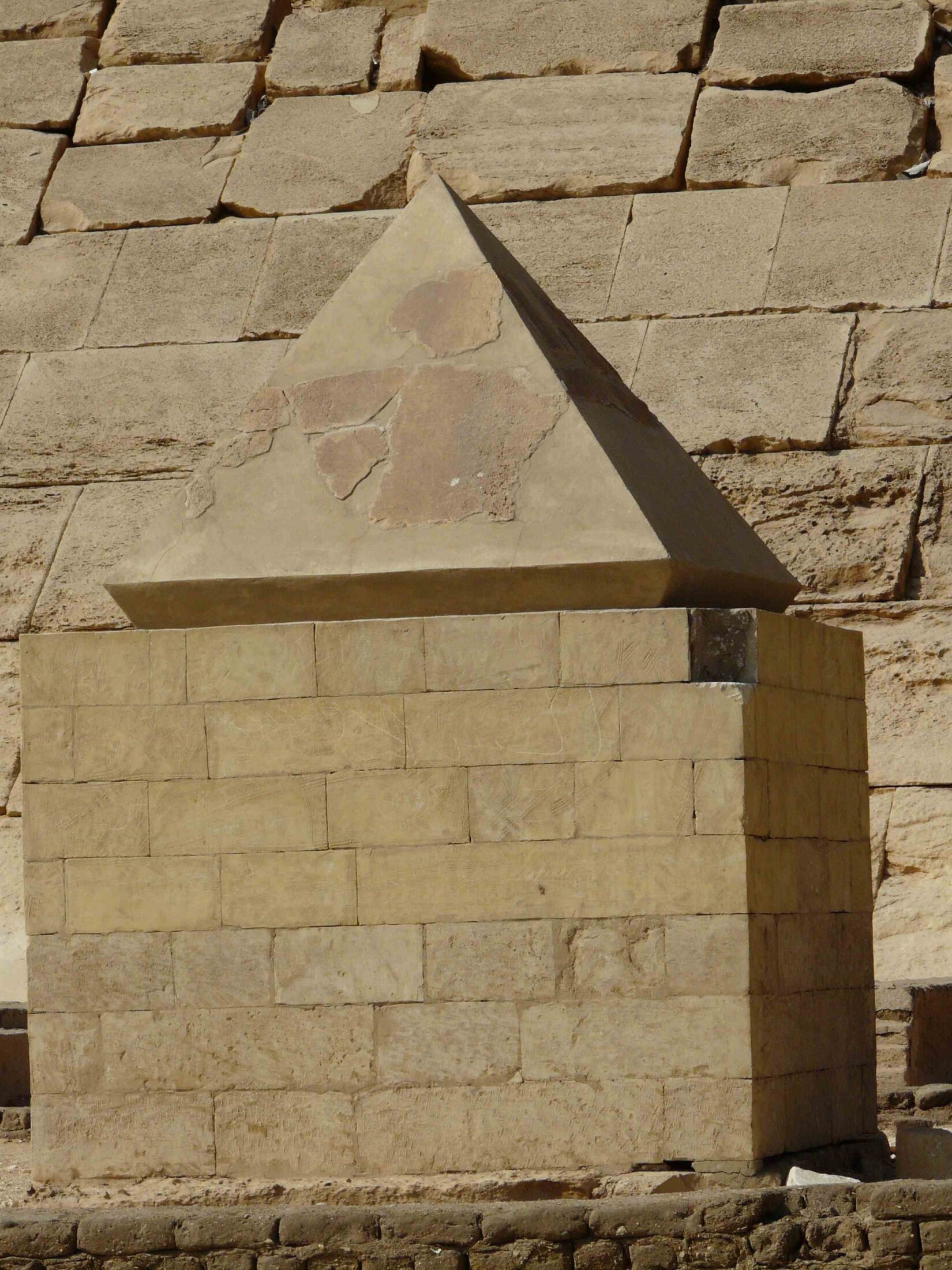 somethinginthewater #louisvuitton #pyramid #egyptian #somethinginthew